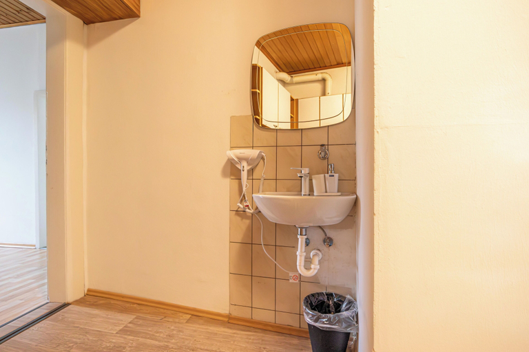 Bathroom 2, Beautiful 1BR Near Wiener Stadthalle, Wien