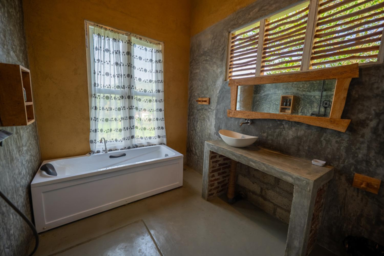 Bathroom 4, Dins Nature Villa, Malimbada