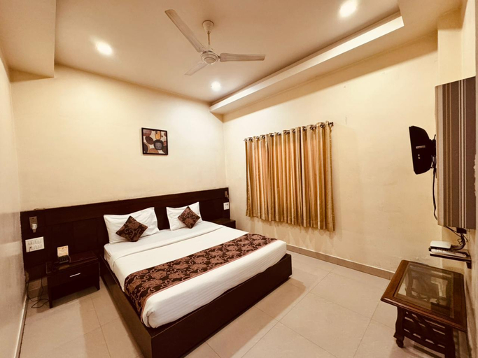 Others 4, Hotel The Emerald, Bilaspur