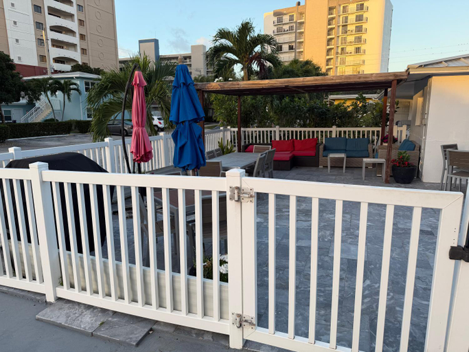 Others 3, Pelican By The Sea, Broward