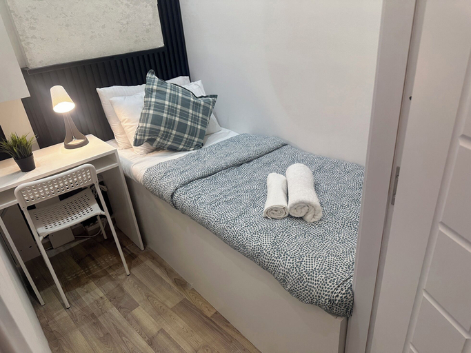 Room 4, Familiar Partition Room In Tecom, Dubai