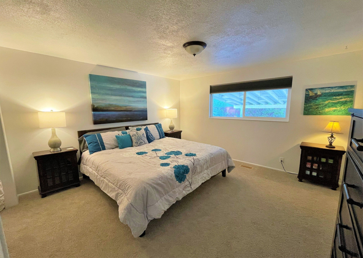 Room 2, Modern 7-Bedroom Family Oasis, Salt Lake