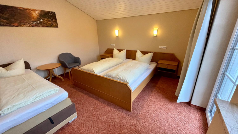 Bedroom 2, Haus Zellerwirt, Traunstein