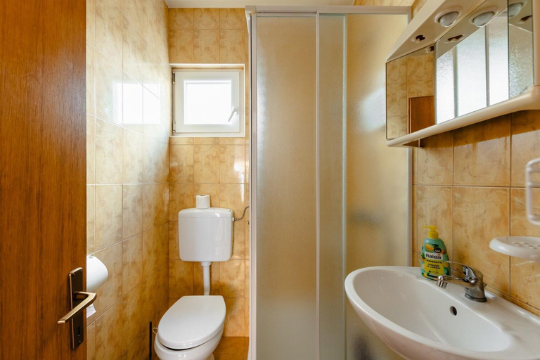 Bathroom 3, Apartments Hasnek, Vir