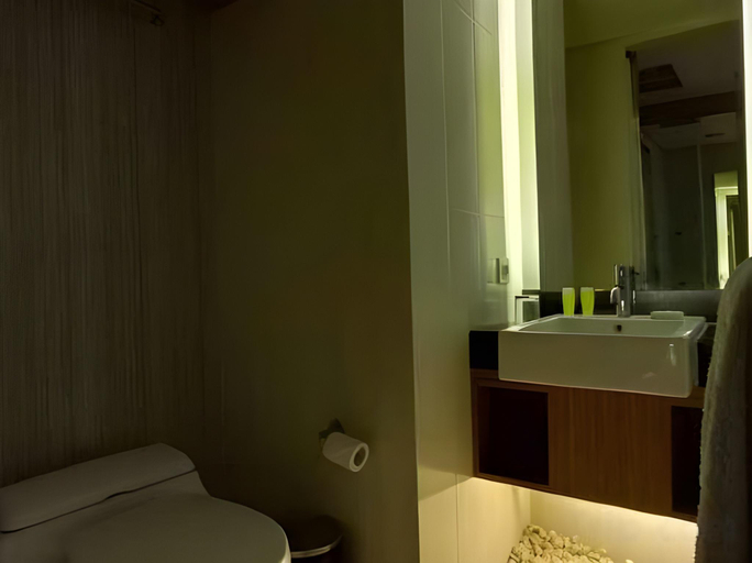 bathroom 16