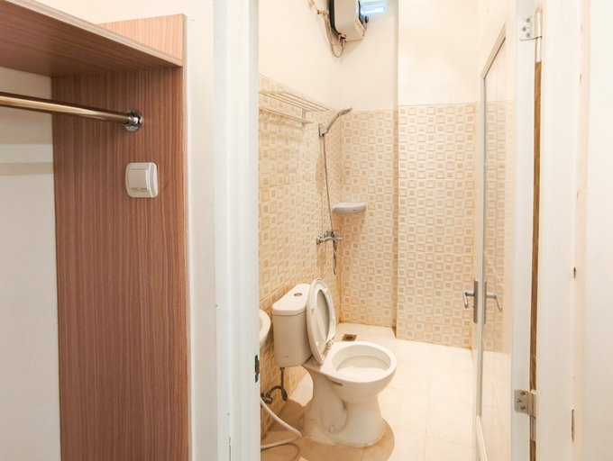 Bathroom 3, JENGGO Riverside RedPartners Kampung Inggris Pare, Kediri