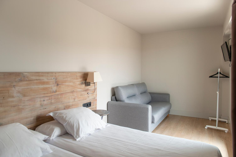Bedroom 3, Aparthotel Arrels d'Empordà, Girona