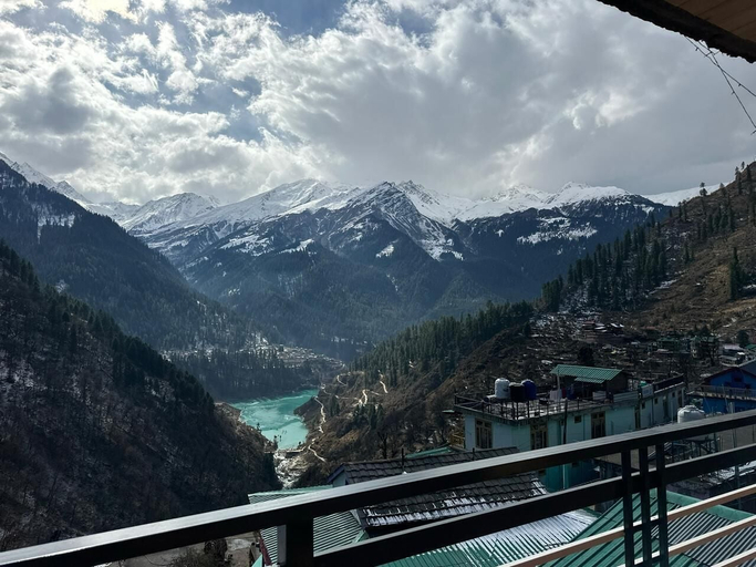 Exterior 2, Oh Yaara, Kullu