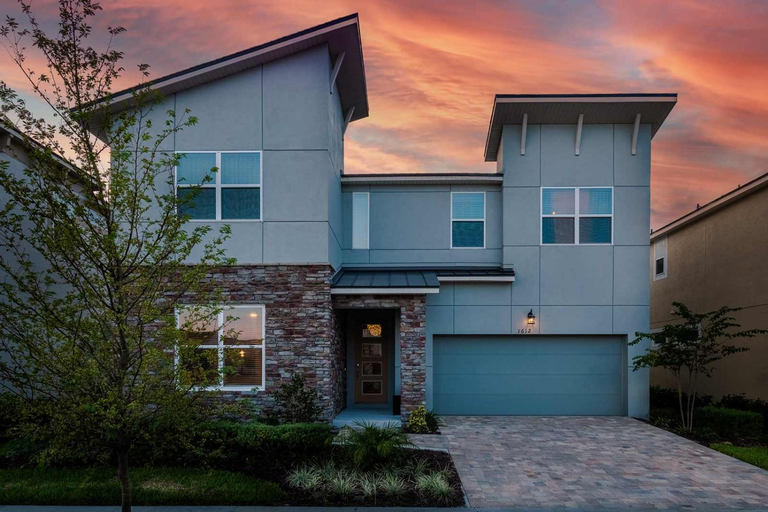 Exterior & Views