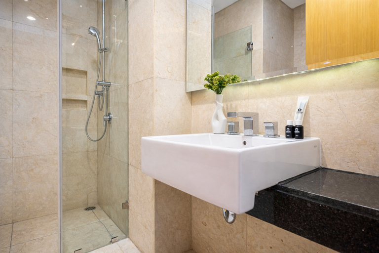 Bathroom 5, Good Location 2BR for 4 Pax at Capitol Suites Apartment By Travelio, Jakarta Pusat