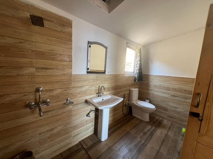 Bathroom 3, The Goat Village, Uttarkashi