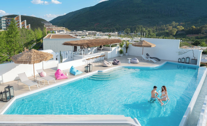 Outdoor pool 3, Fuxian Lake Su Qing Qingzhou Cliff Hotel, Yuxi