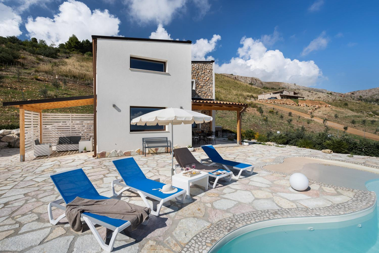 Sport & Beauty 2, Villa vista mare con piscina a Sarmuci, Trapani