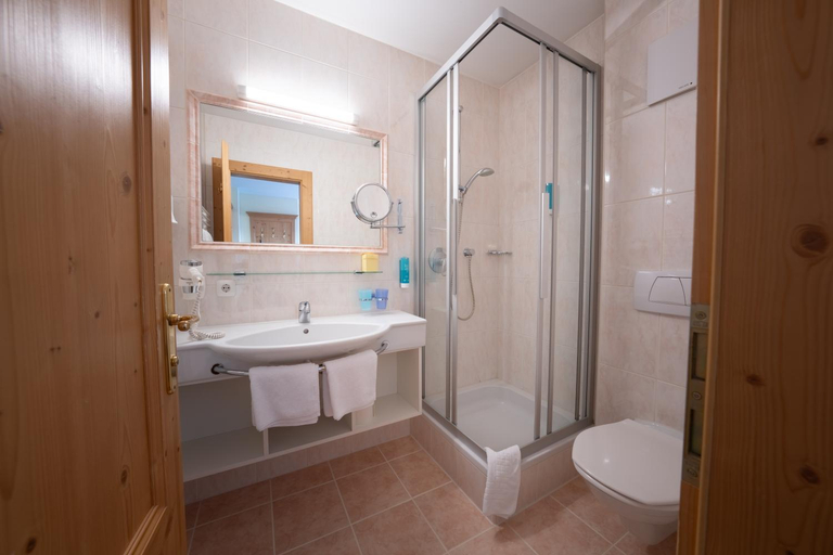 Bathroom 3, Hotel Trisanna, Landeck
