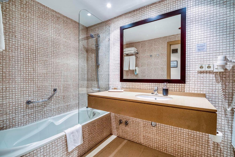 Bathroom 3, Hotel Ignacio - PalomarGroup, Valencia