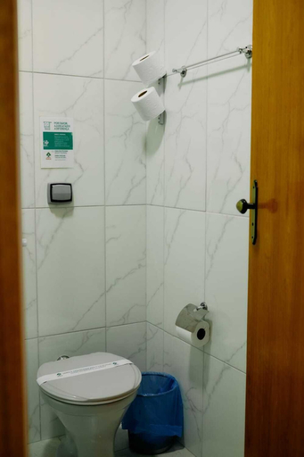 Bathroom 2, Hotel Beirut, Aparecida
