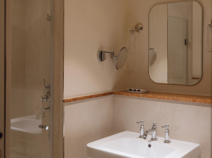Bathroom 3, L'Opale Noire, Paris