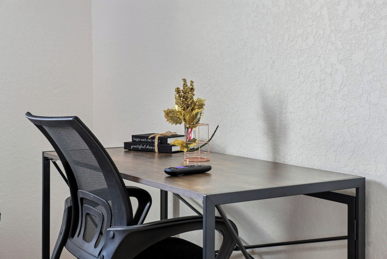 Interior 4, Peaceful Stays With Easy Access to Downtown!, Bexar