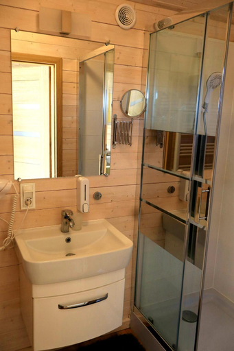 Bathroom, Rainbow Resort, Puck