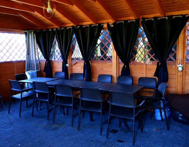 Food & Drinks, Rainbow Resort, Puck