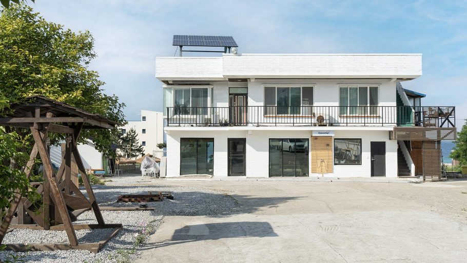 Exterior & Views, Gangneung Remember Dogchae Pension, Gangneung