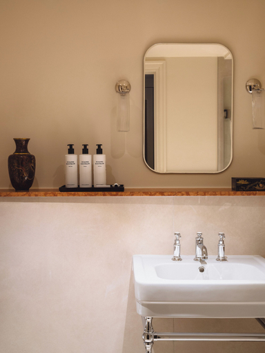 Bathroom 4, L'Opale Noire, Paris