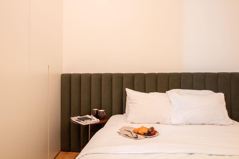 Bedroom 2, Mouzinho da Silveira 215 by LovelyStay, Porto