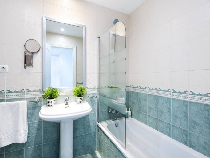Bathroom 3, Apartment in Torremolinos near the Beach, Málaga