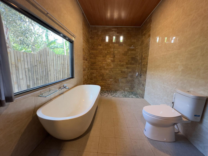 Bathroom 2, Munduk Harum Cabin, Buleleng