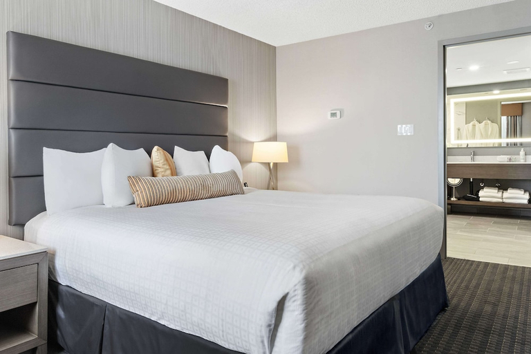 Bedroom 3, Best Western Premier Calgary Plaza Hotel and Conference Centre, Division No. 6