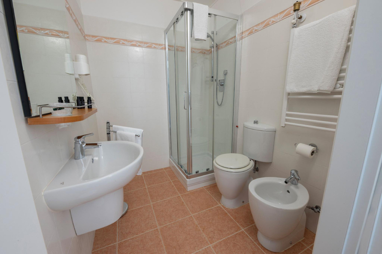Bathroom, Looky Hotel, Genova