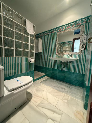 Bathroom 4, La Española, Cádiz