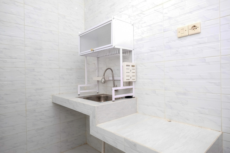 Bathroom 3, RedDoorz Syariah near Stasiun Gubeng 2, Surabaya