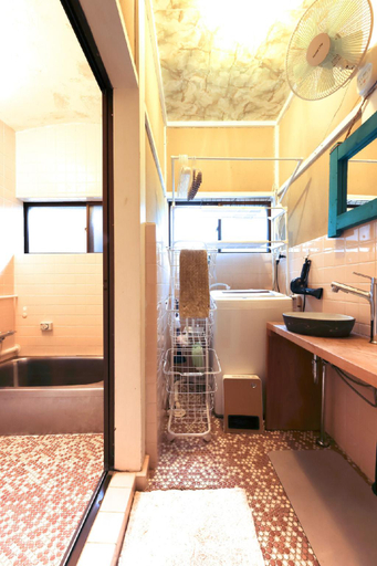 Bathroom 3, Kikkake House, Taketoyo