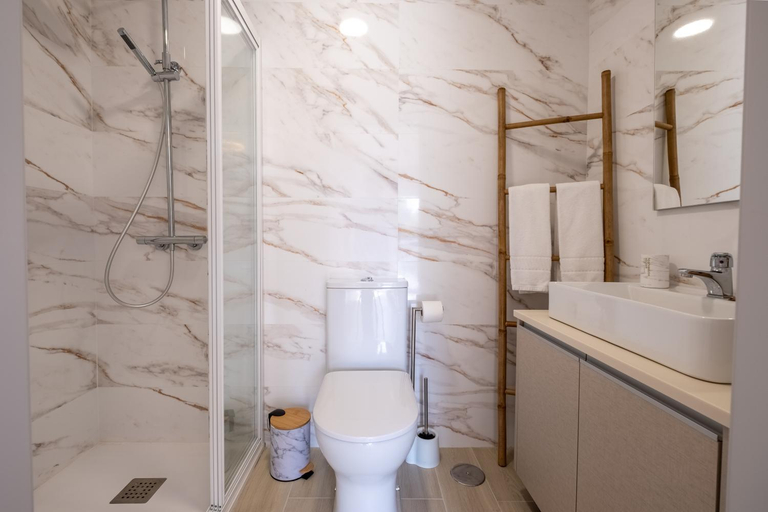 Bathroom 3, Villa Montês, Arganil
