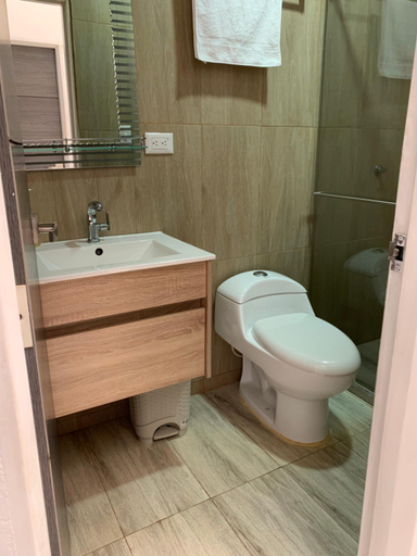 Bathroom 3, Casa Quintanilla, Villanueva