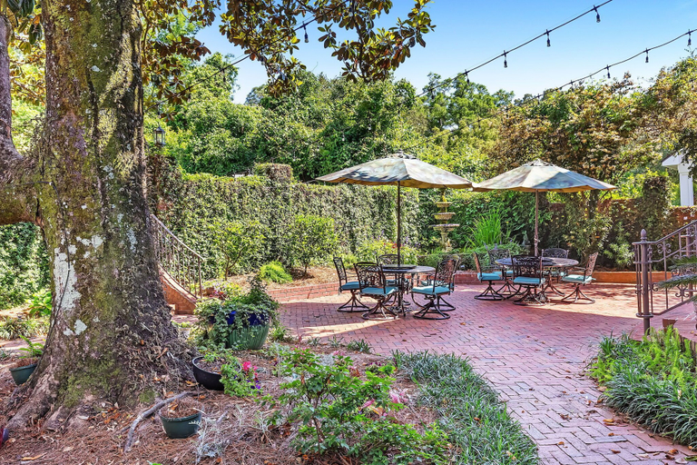 Courtyard view 2, Jubilee Suites Boutique B&B, Baldwin