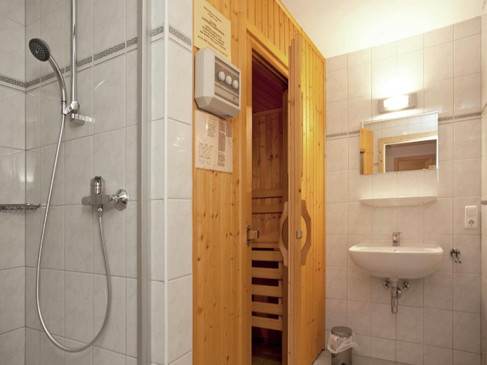 Bathroom 3, Comfortable Alpine Chalet for 12, Zell am See