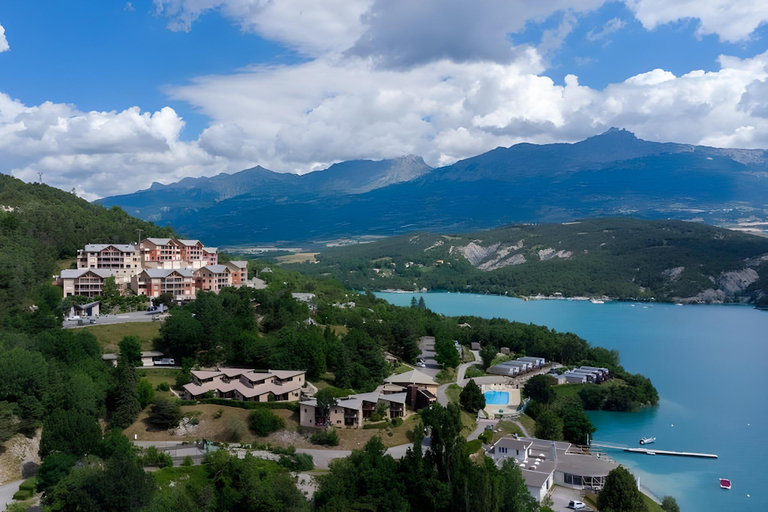 3, Chorges Lakeside Stay with a Fireplace, Hautes-Alpes