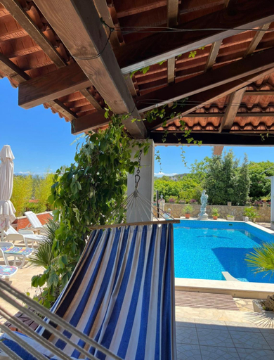 4, Room with swimming pool Gorana, Jelsa