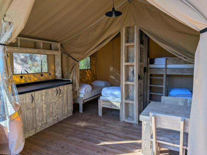 Bedroom 2, Camping le Cezanne Montagne Sainte-Victoire, Bouches-du-Rhône