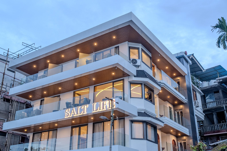 Exterior & Views