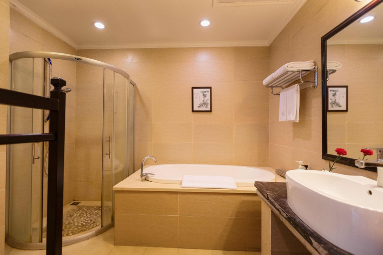 Bathroom 4, Lijiang Wangfu Hotel, Lijiang