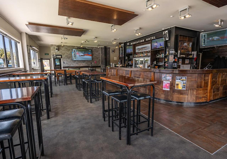 Food & Drinks 5, Recreation Hotel, Grey