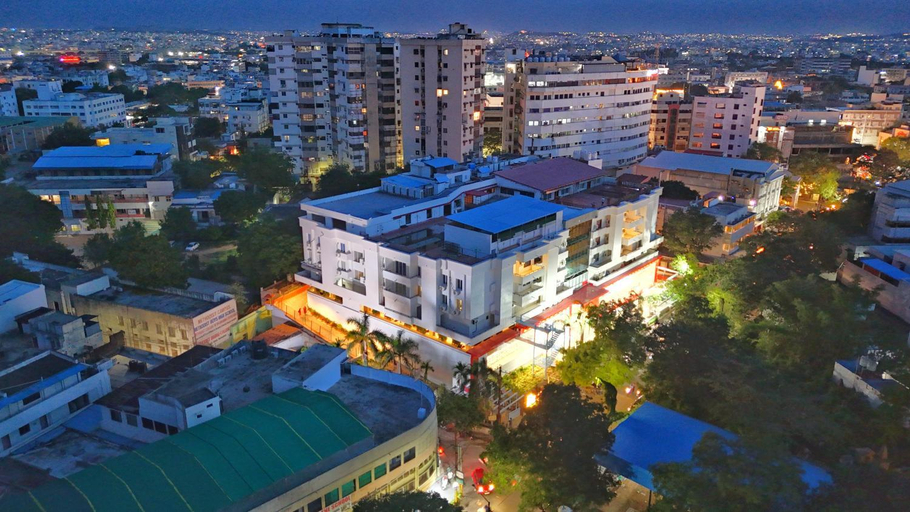 Exterior & Views