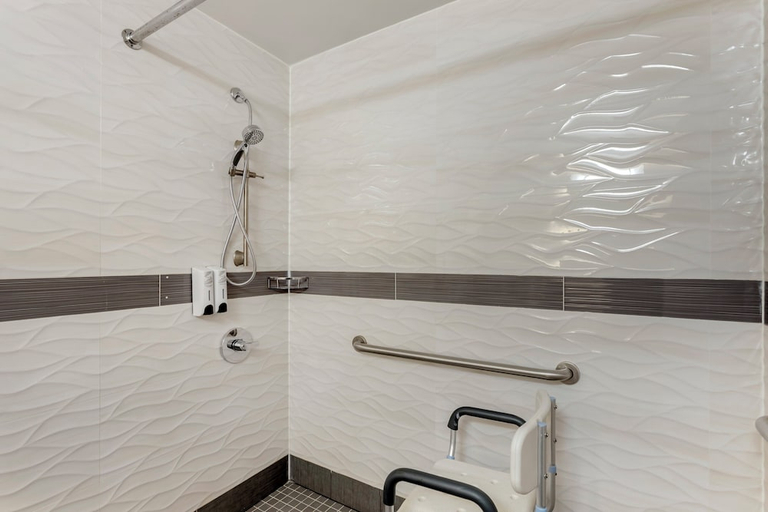 Bathroom 2, Red Roof Plus Brooklyn - Flatbush Ave, New York