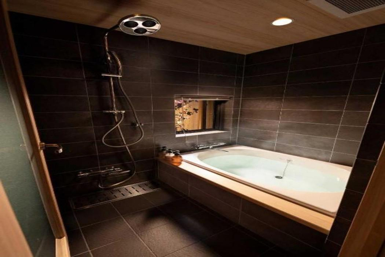 Bathroom 2, Tsumugi HorikawaRokkaku, Kyoto
