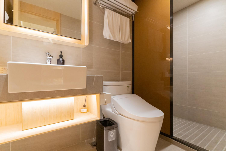 Bathroom 4, Ji Hotel Shanghai The Bund Sichuan Middle Road, Shanghai