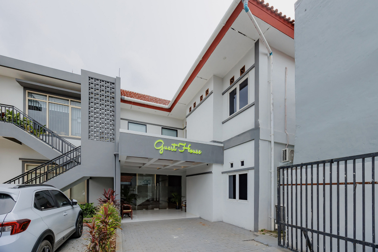 Exterior & Views 2, Urbanview Hotel Yampi TB Simatupang, South Jakarta