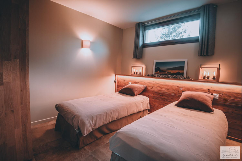 Bedroom 2, Gîte la petite école, Isère